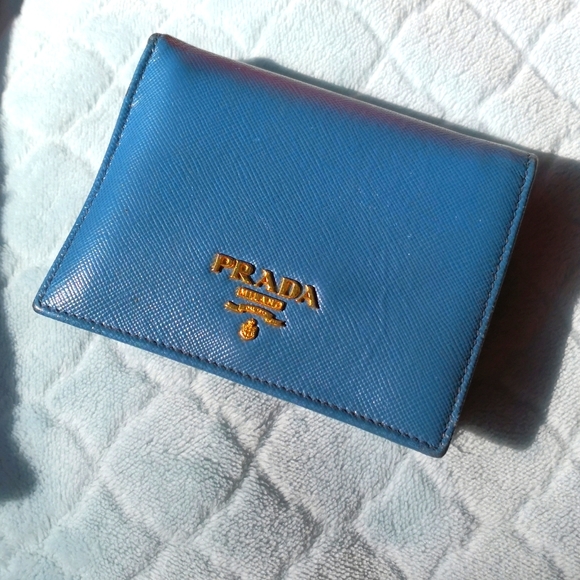 Used prada saffiano wallet